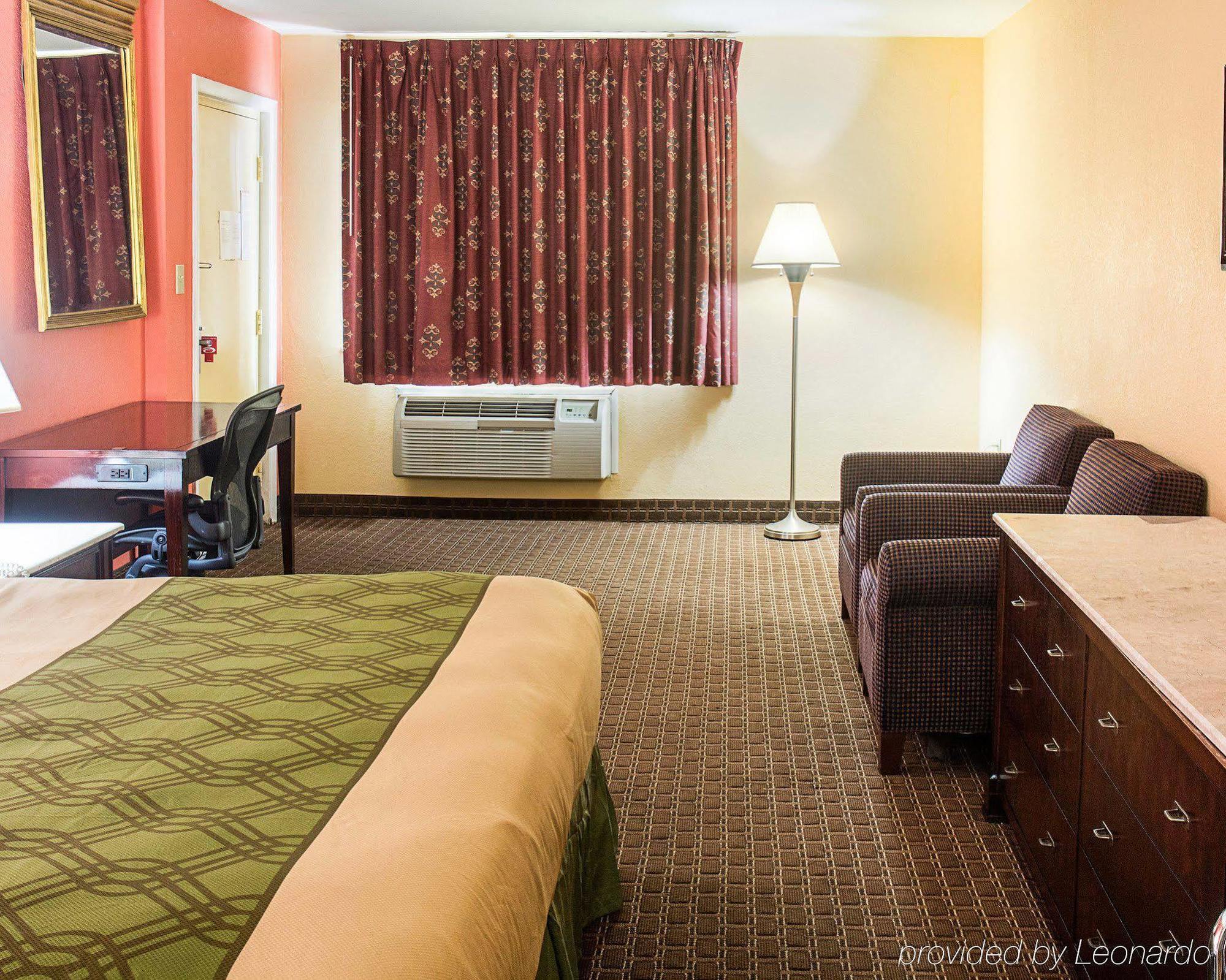 Econo Lodge At Military Circle Norfolk Exterior foto